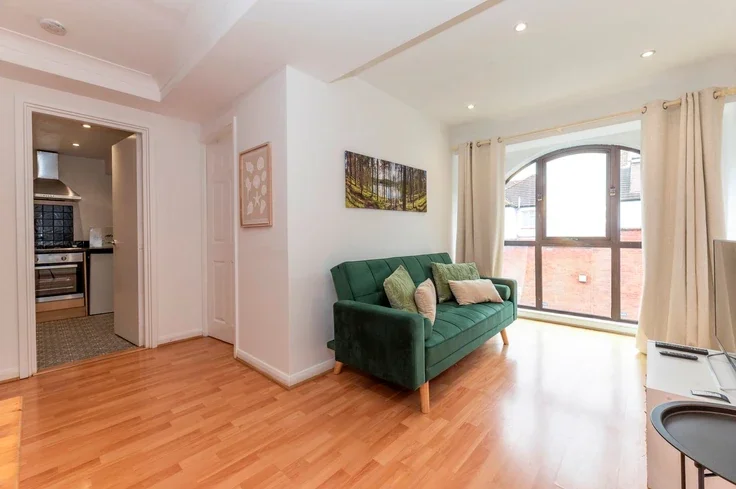 Flat Heath Road in Greater London