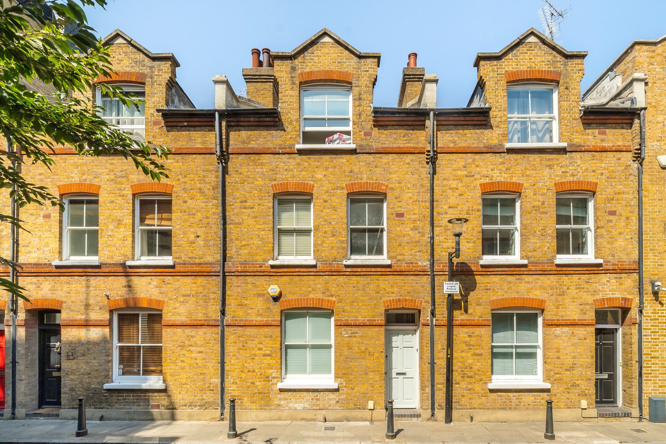 House Curlew Street in Greater London