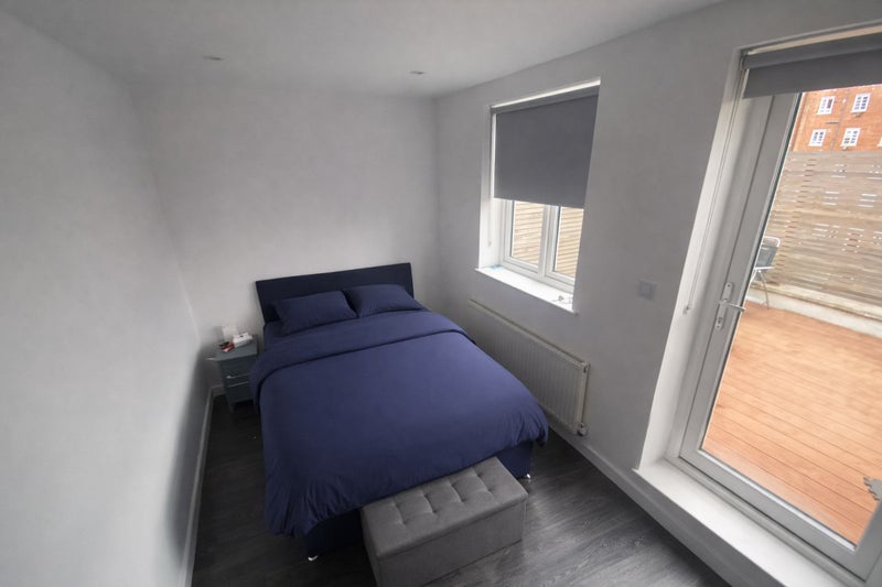 Room Kentish Town Road in Greater London