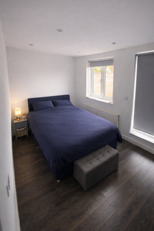 Room Kentish Town Road in Greater London