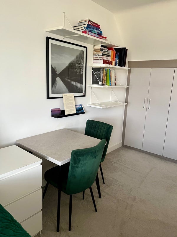 Room Cardwell Road in Leeds