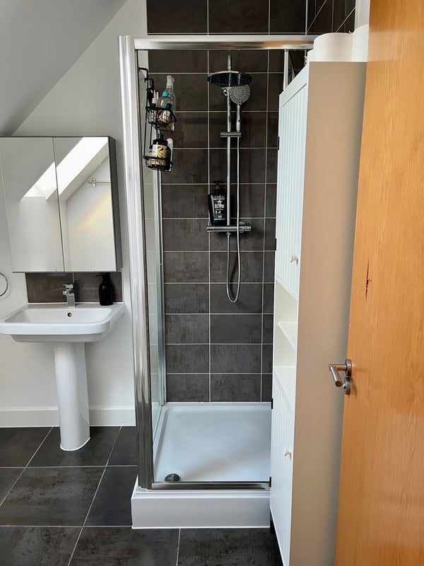 Room Cardwell Road in Leeds