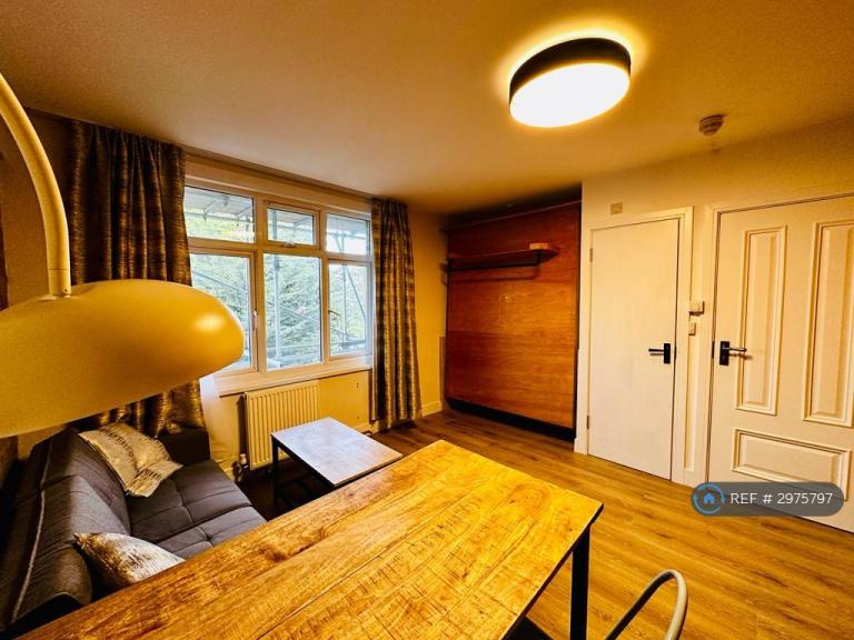 Room Maryland Road in Greater London