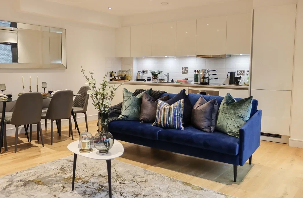 Flat Montrose Crescent in Greater London