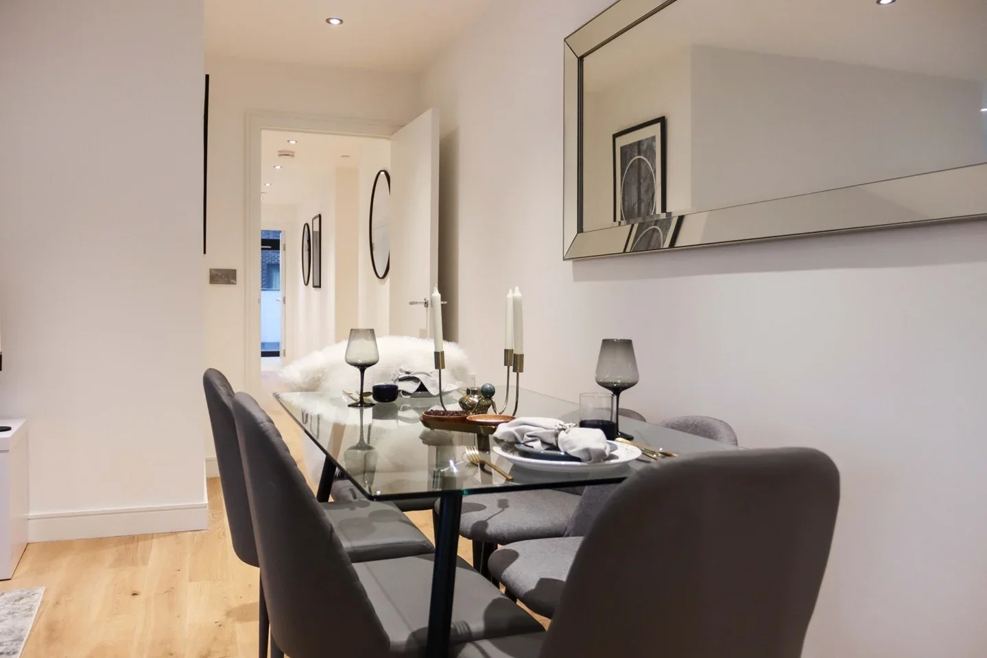 Flat Montrose Crescent in Greater London