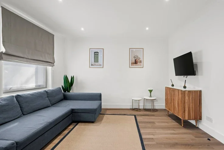 Flat Sussex Gardens in City of Westminster