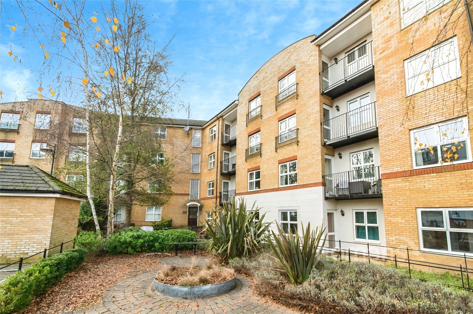 Flat Russell Road in Basingstoke and Deane