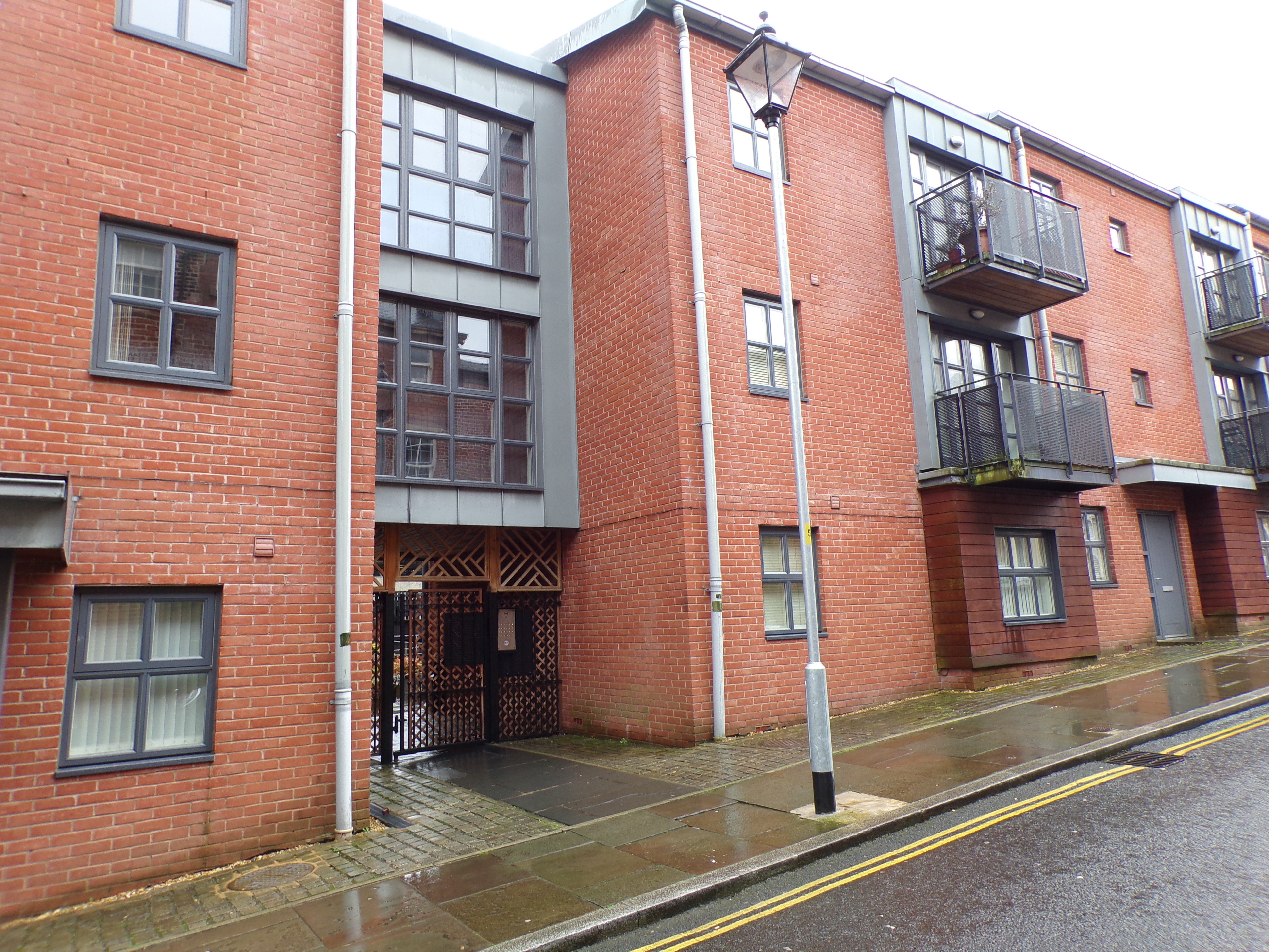 Flat Avenham Lane in Preston