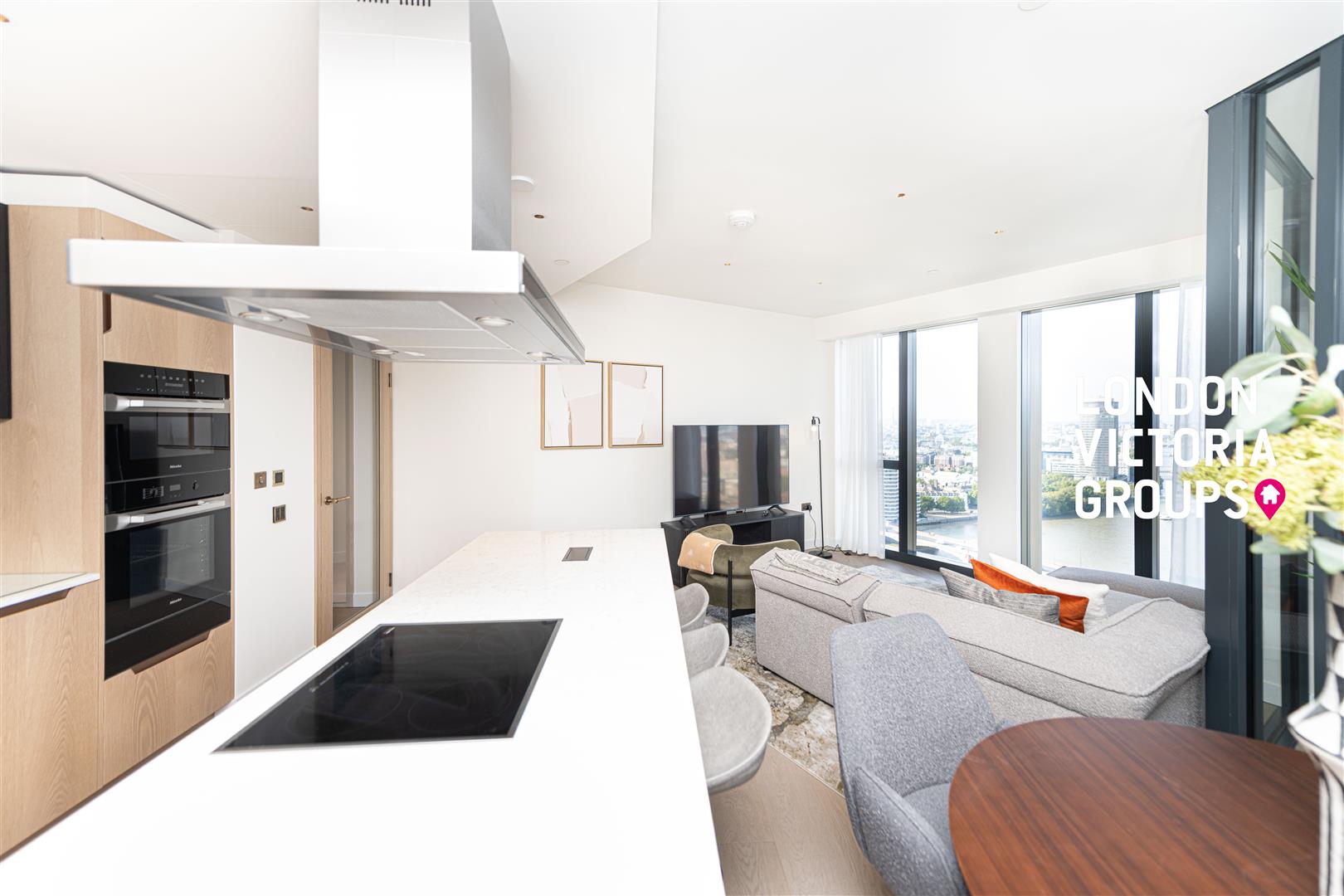 Flat Nine Elms Lane in Greater London