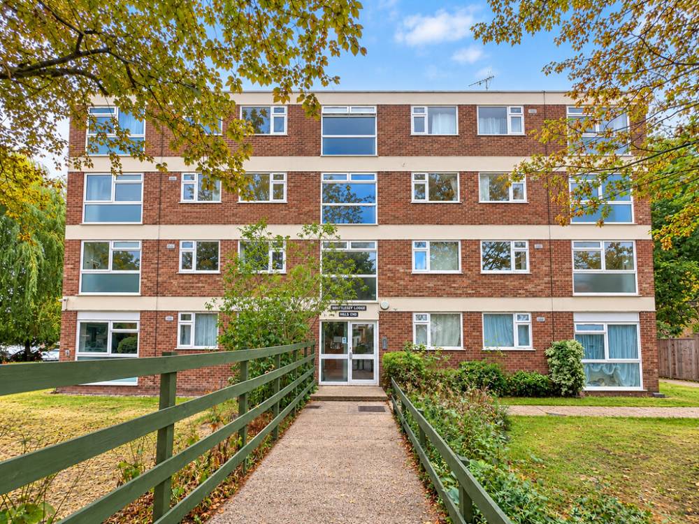Flat Gordon Road in Greater London