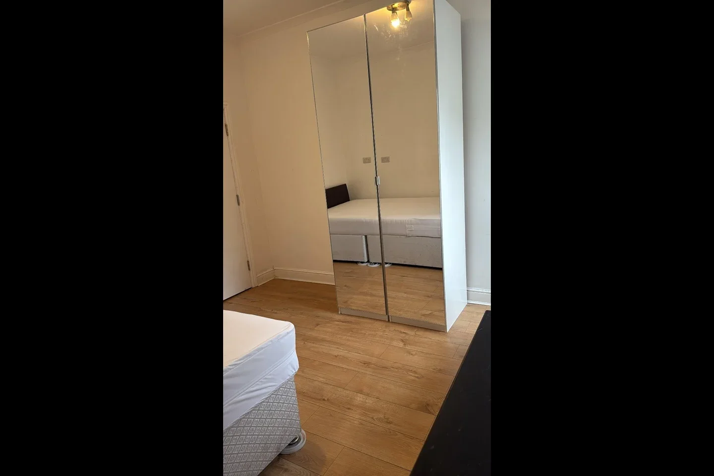 Room Ivy Road in Greater London