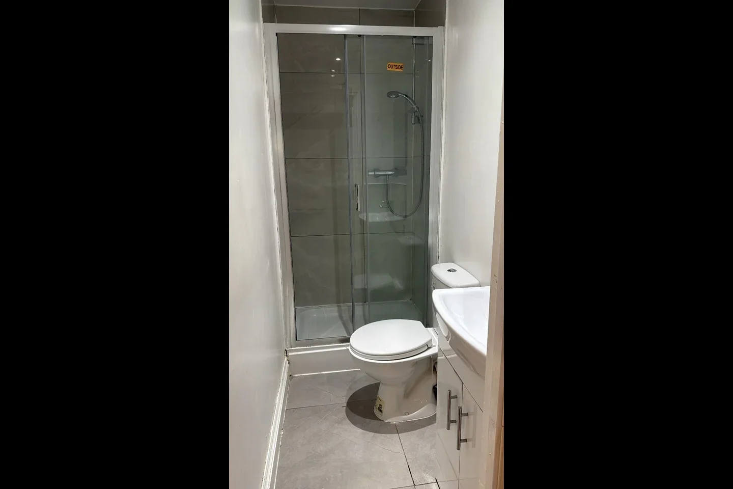 Room Ivy Road in Greater London