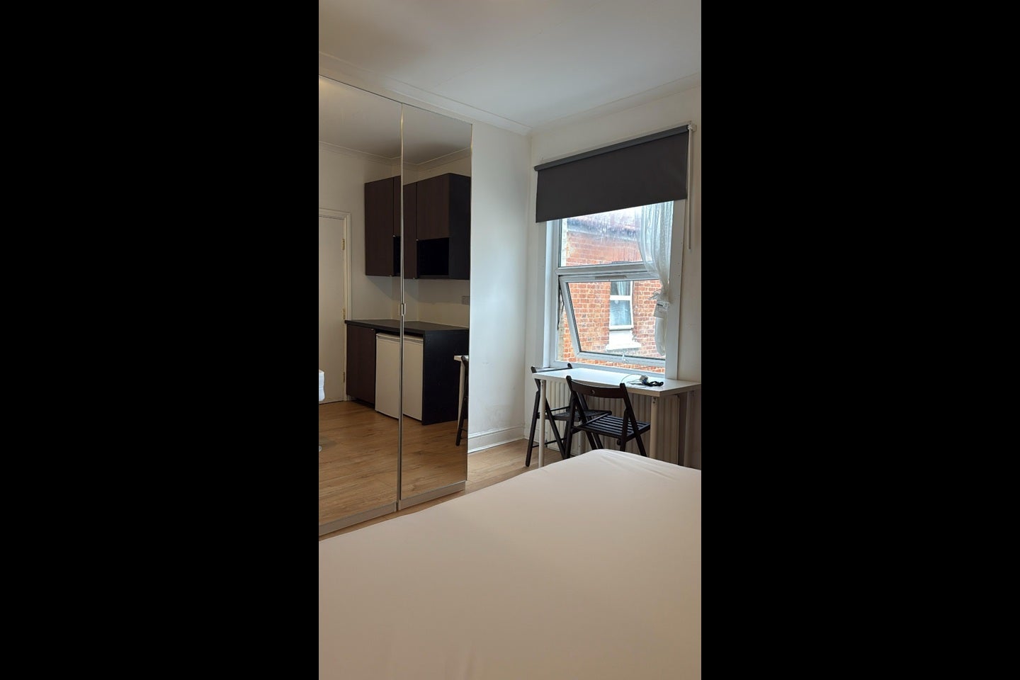 Room Ivy Road in Greater London