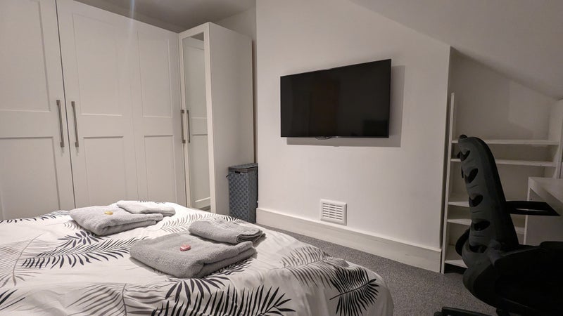 Room Cotleigh Road in Greater London