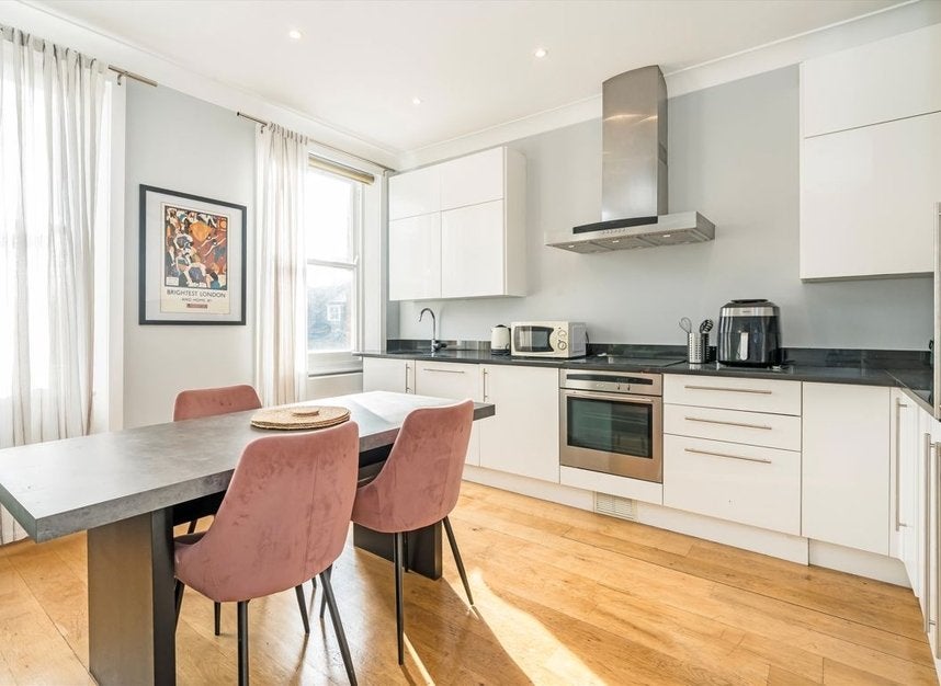 Flat Nevern Square in Greater London