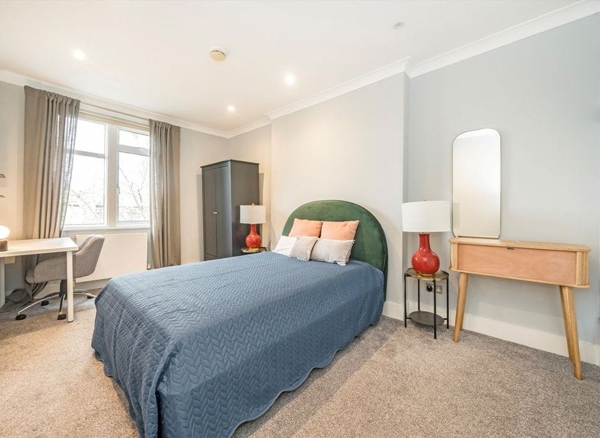 Flat Nevern Square in Greater London