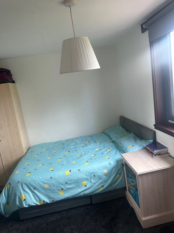 Room South Carbrain Road in Cumbernauld