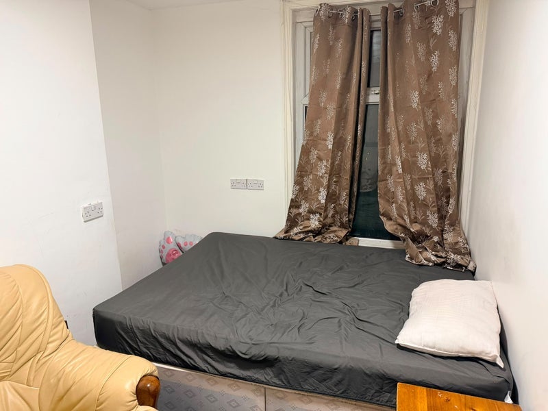Room Halliwell Road in Bolton