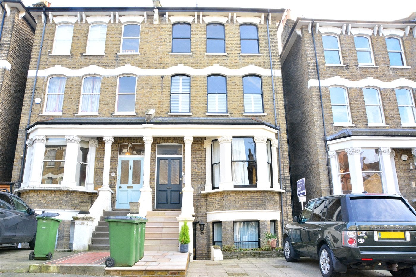Flat Bennett Park in Greater London