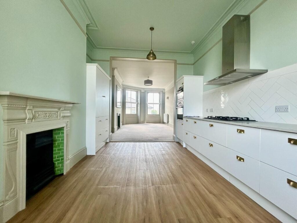 Flat Eaton Place in Brighton