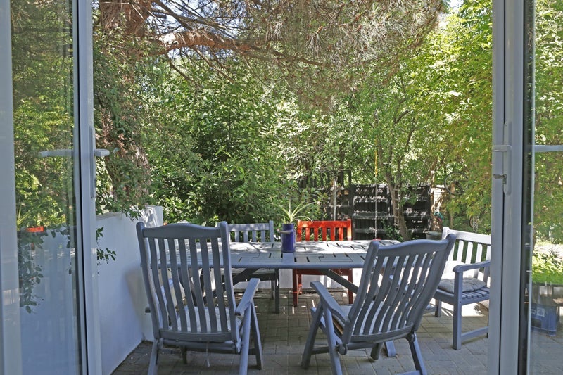 Room Markmanor Avenue in Greater London