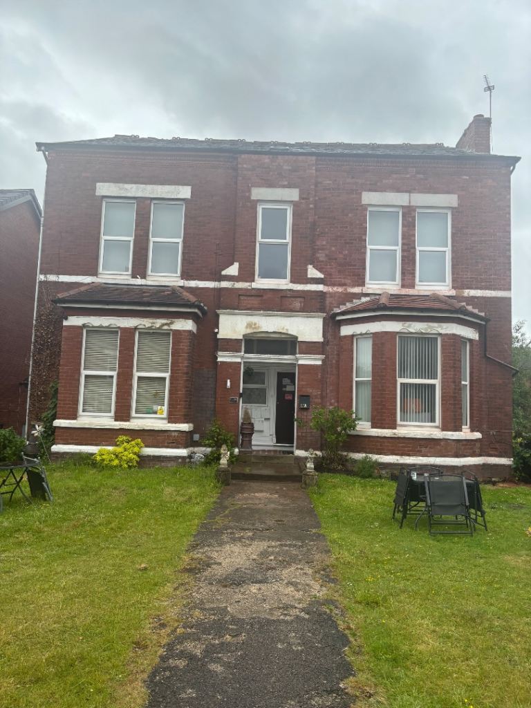 Flat Avondale Road North in Southport