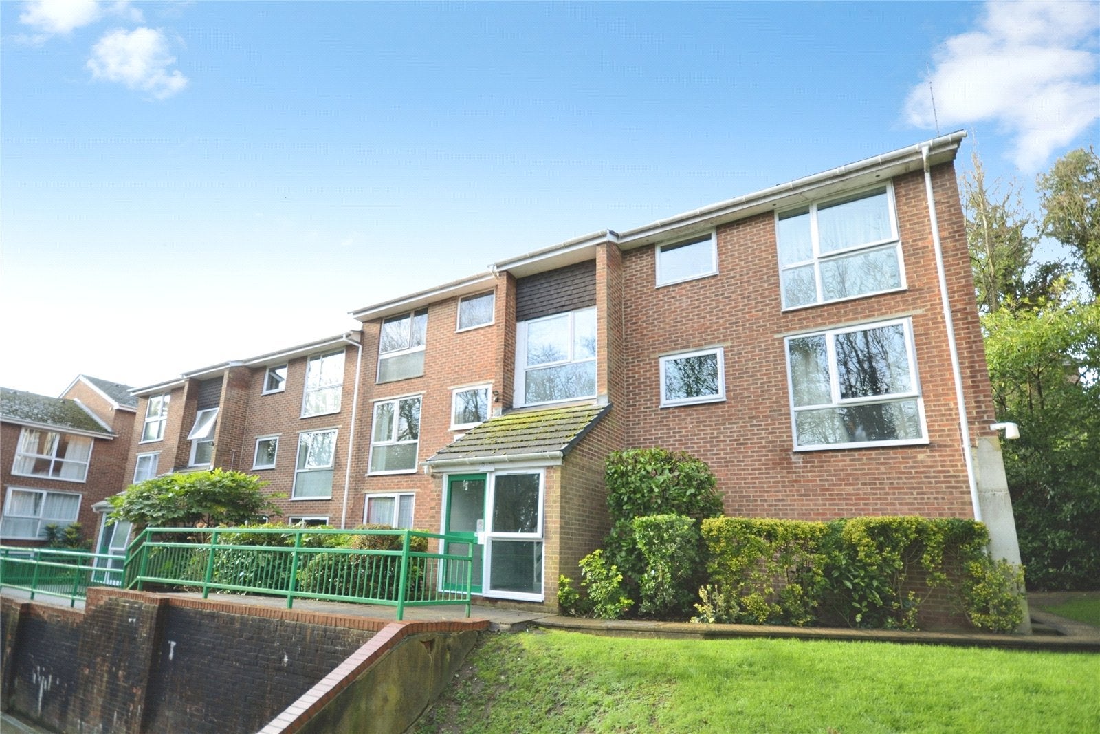 Flat Southcote Road in Reading