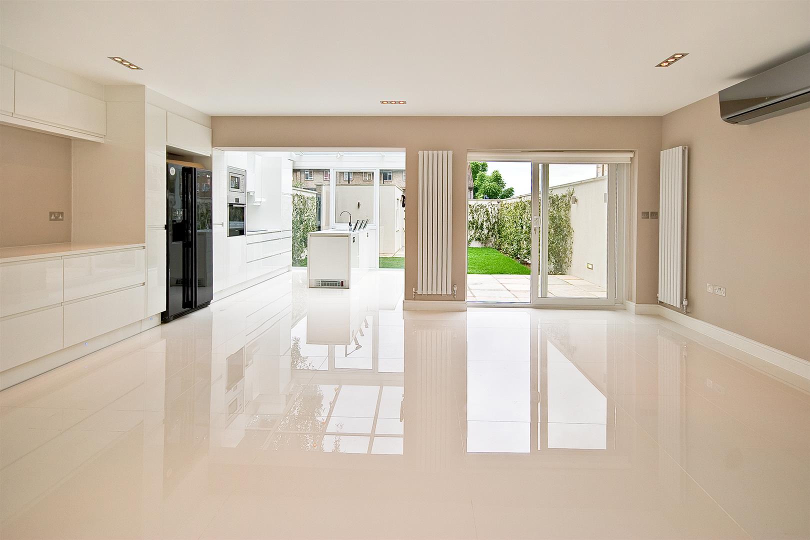 House Middlefield in Greater London