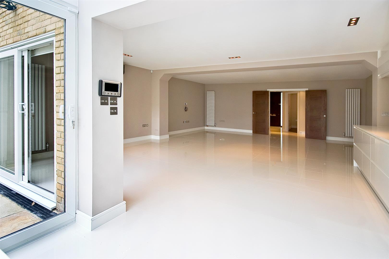 House Middlefield in Greater London