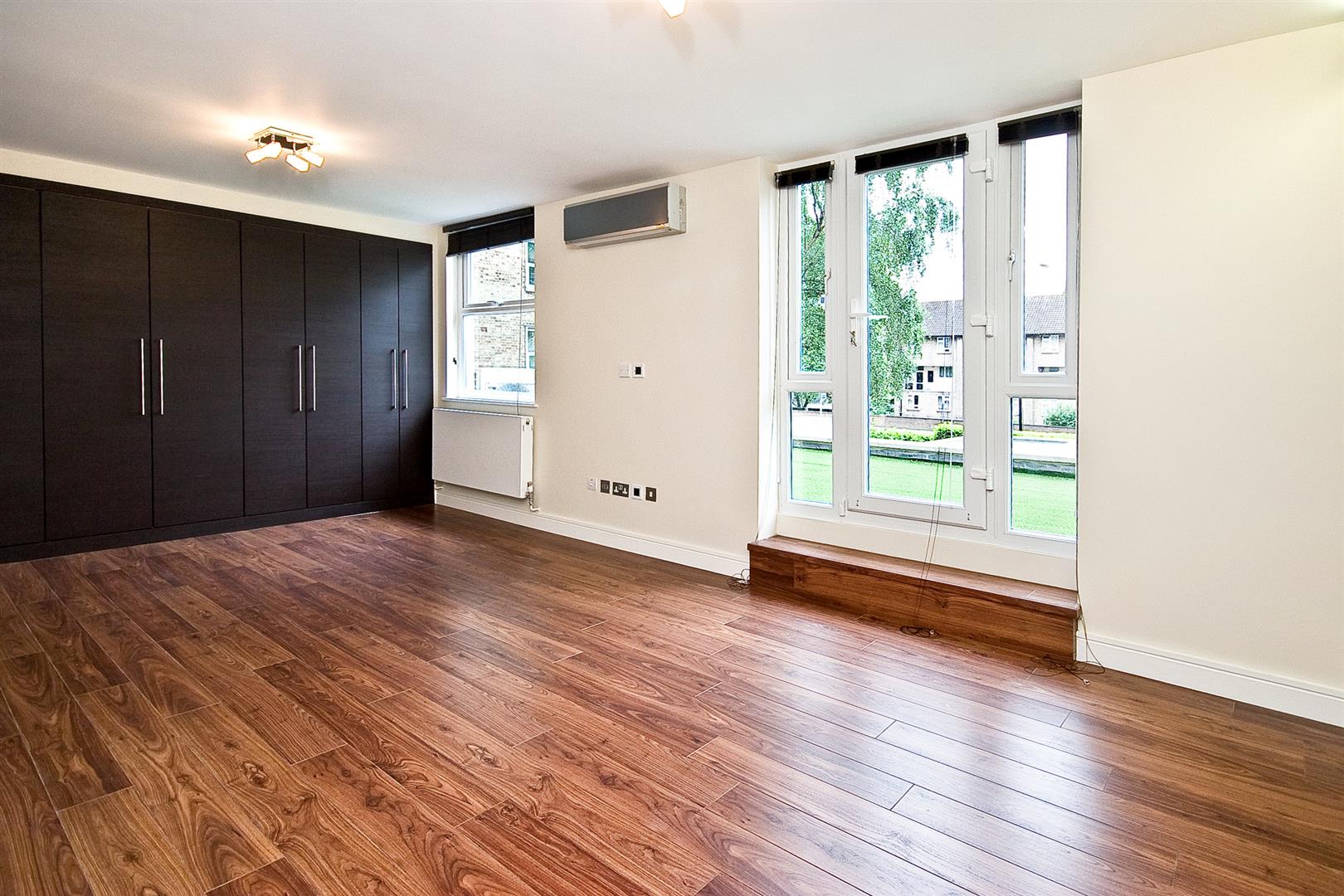 House Middlefield in Greater London