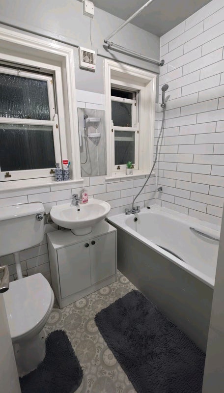 Room Romford Street in Greater London