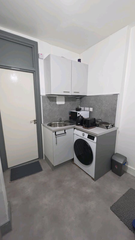 Room Romford Street in Greater London