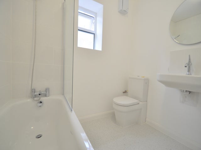 Flat Copleston Road in Greater London