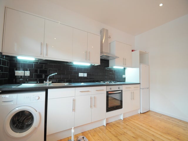 Flat Copleston Road in Greater London