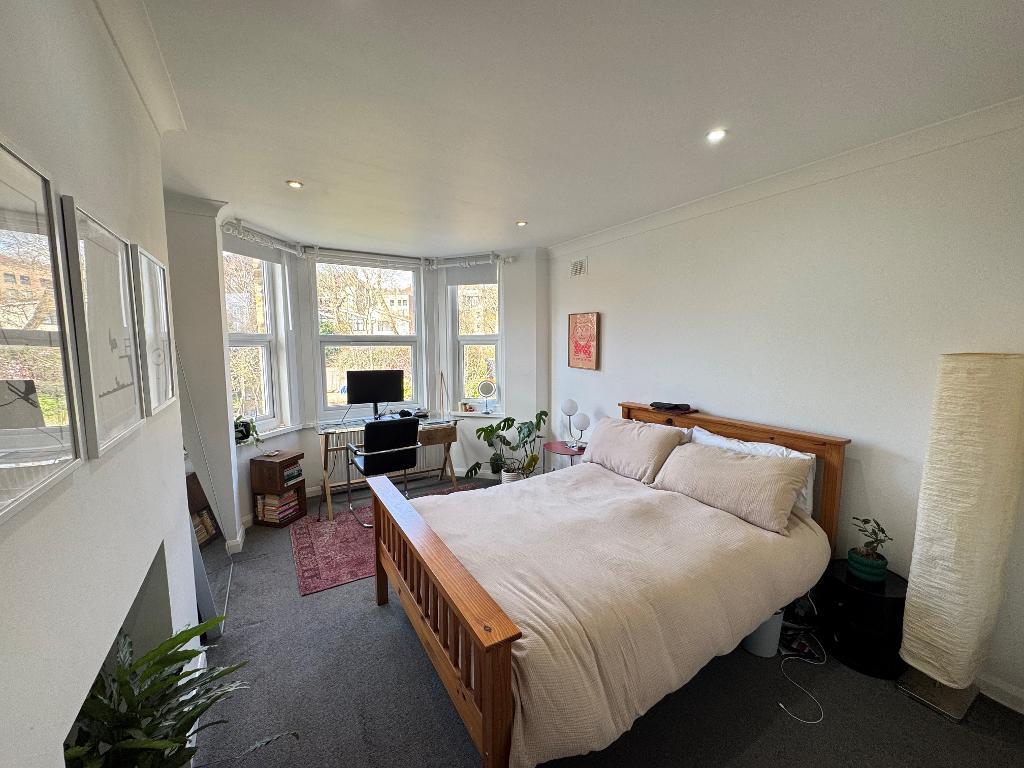 Flat Copleston Road in Greater London