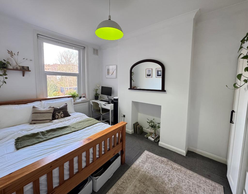 Flat Copleston Road in Greater London