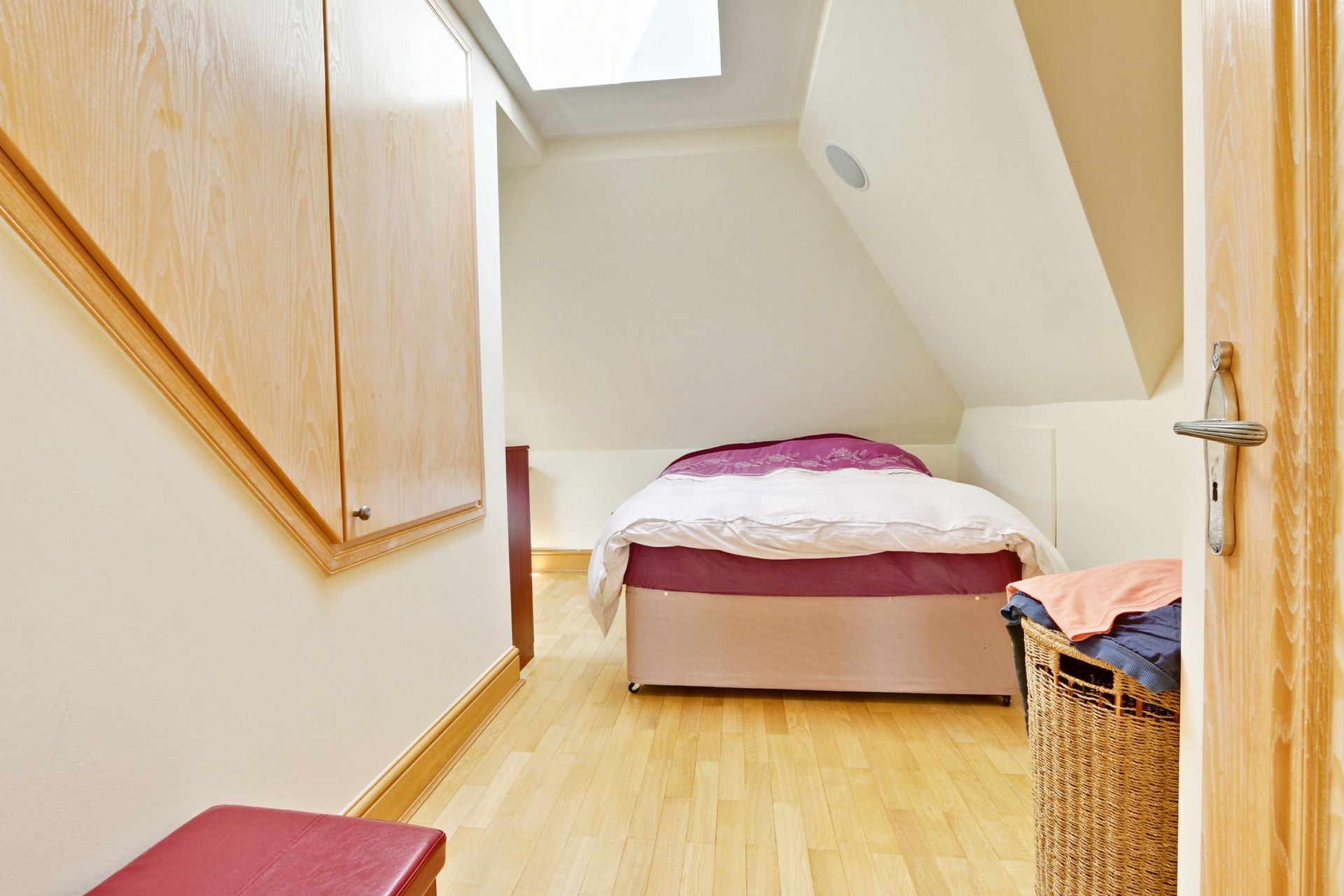 Room Greenbrook Avenue in London