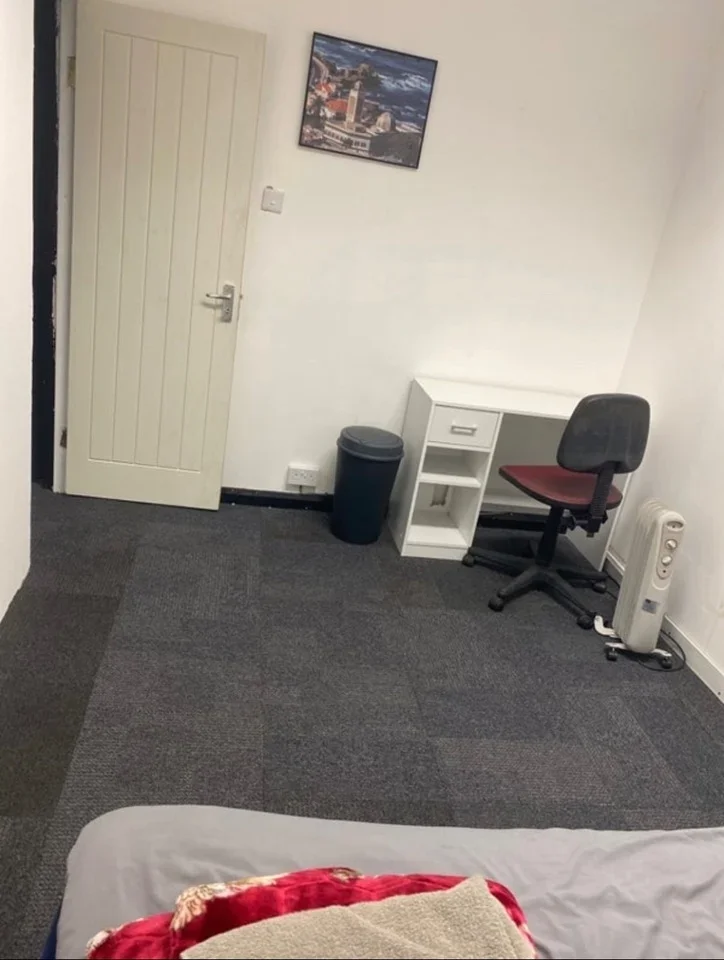 Room Goodmayes Road in Greater London