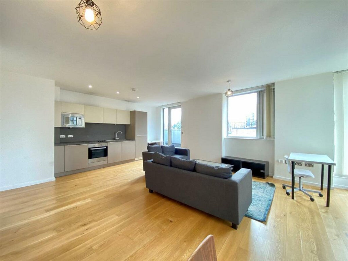 Flat Bethnal Green Road in Greater London