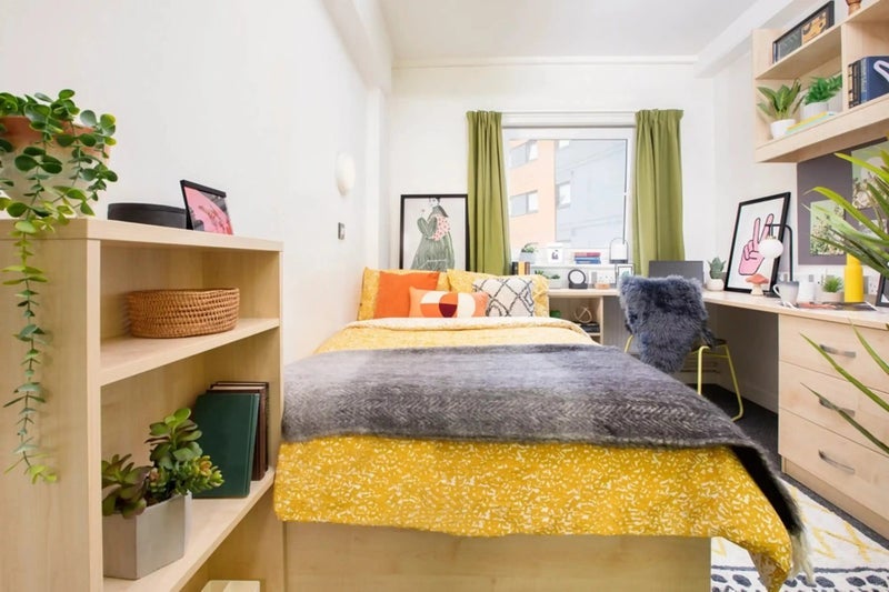Room Heneage Street West in Birmingham