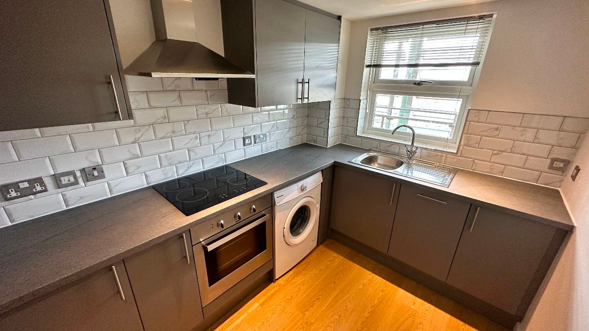 Flat Aldbourne Road in Coventry