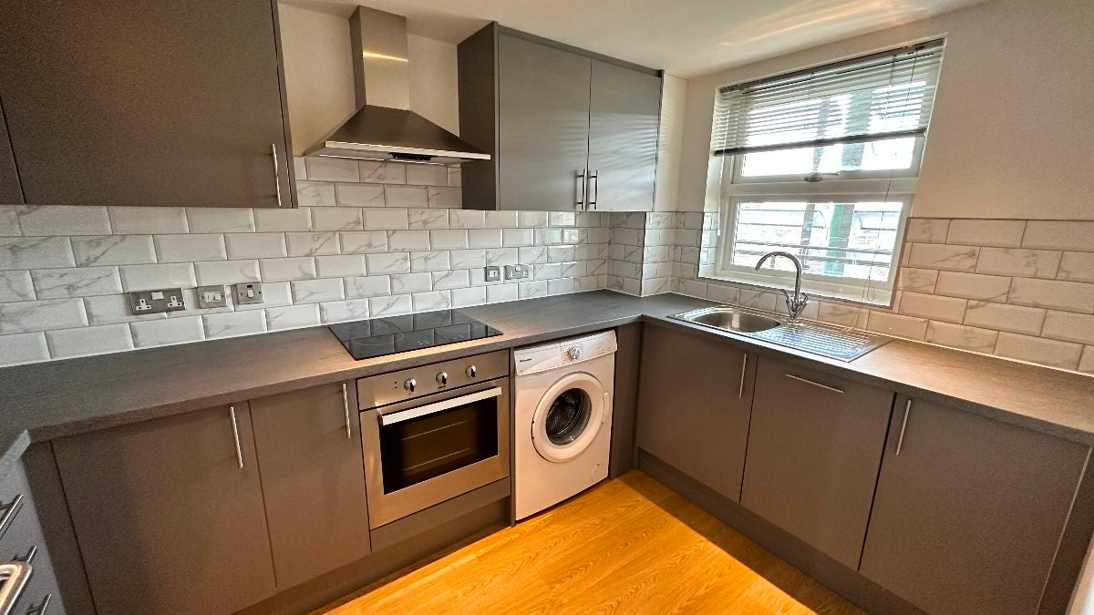 Flat Aldbourne Road in Coventry