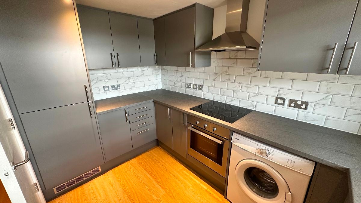 Flat Aldbourne Road in Coventry