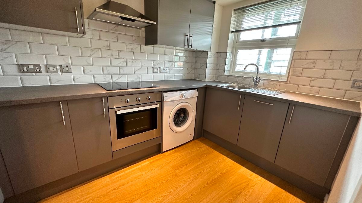 Flat Aldbourne Road in Coventry