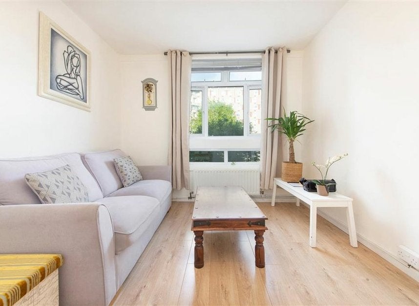 Flat Diss Street in Greater London