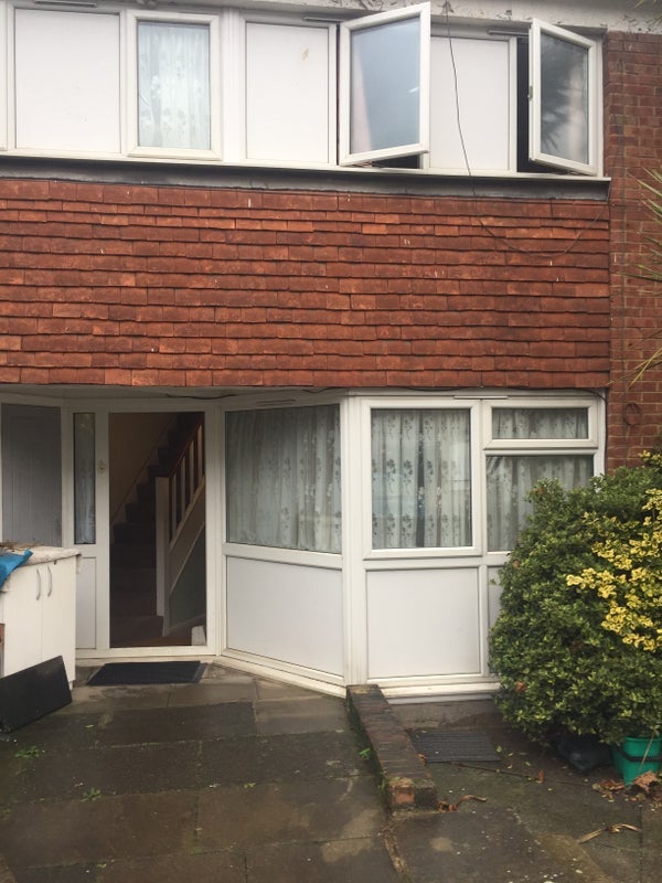 Room Inville Road in Greater London