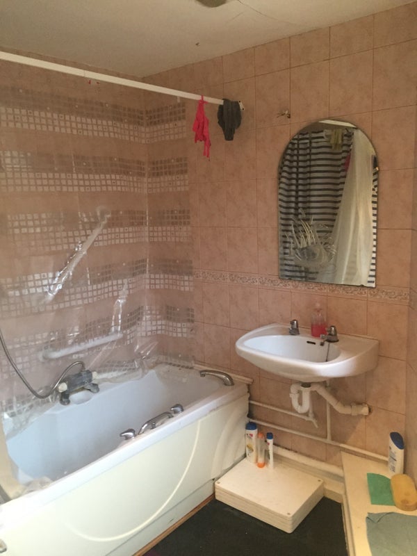 Room Inville Road in Greater London