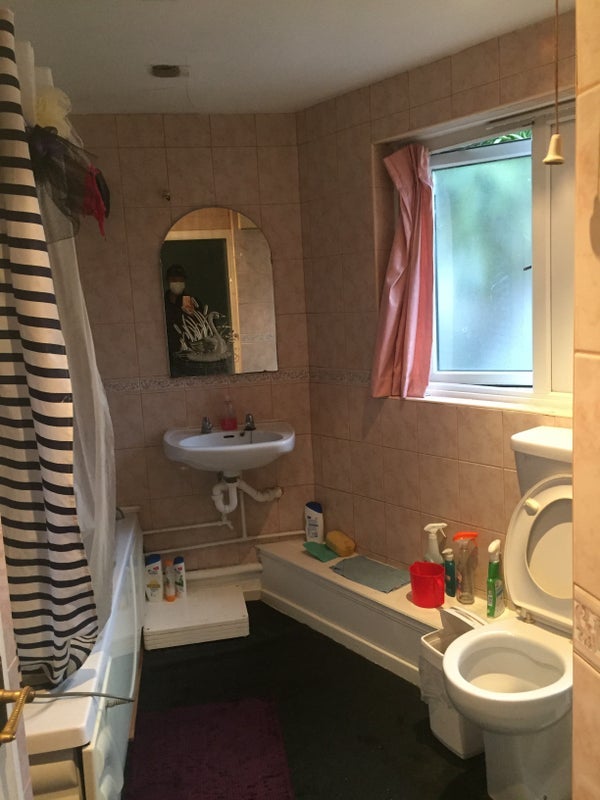 Room Inville Road in Greater London