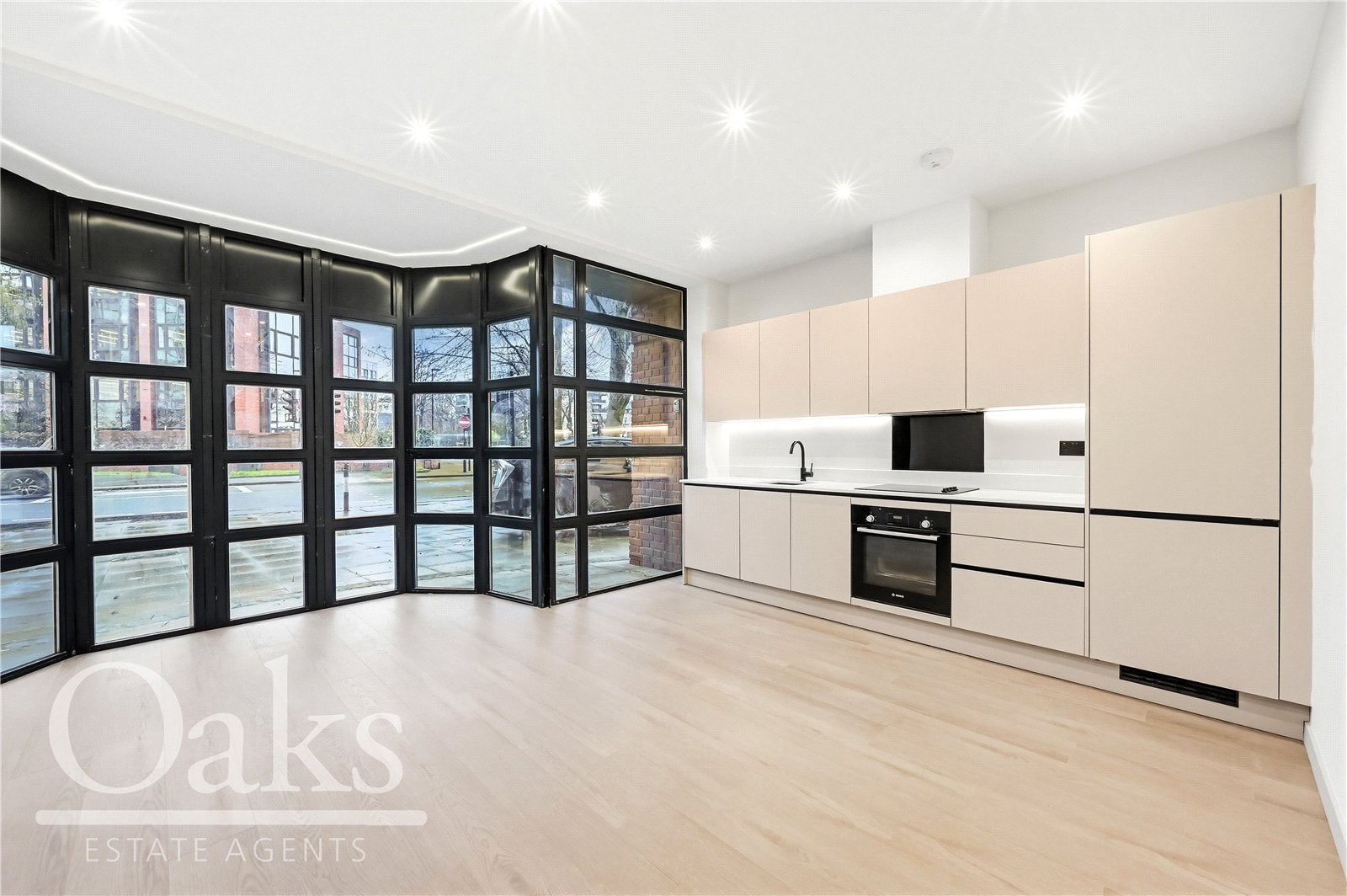 Flat Dingwall Road in Greater London