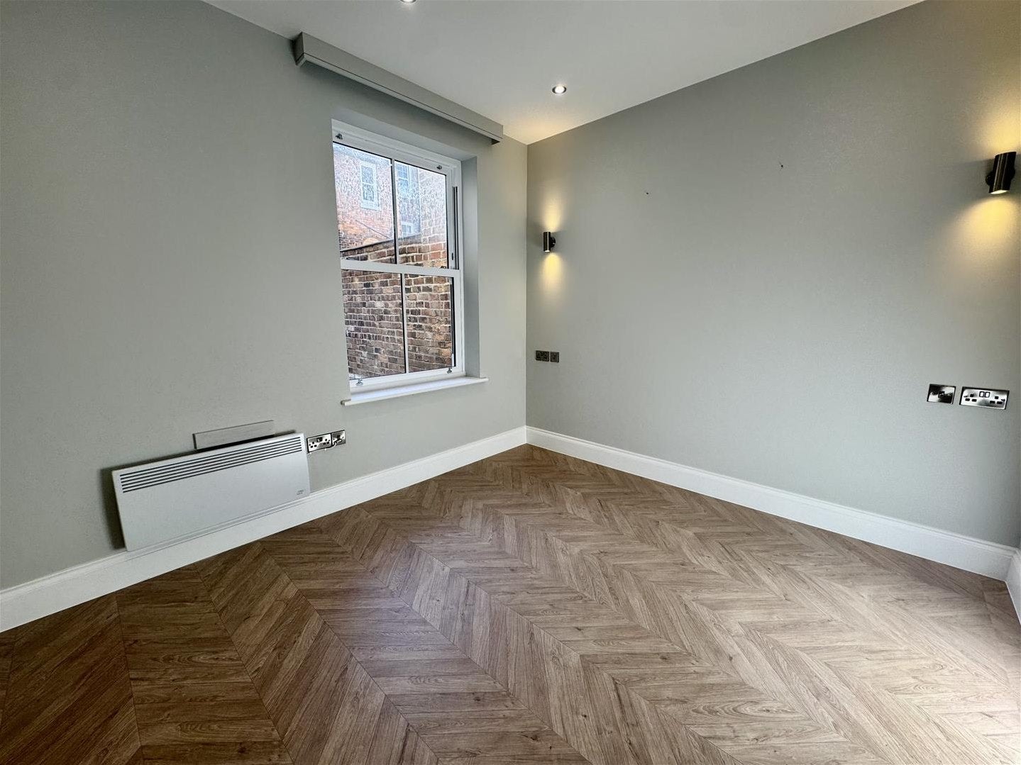 Flat Albemarle Crescent in Scarborough
